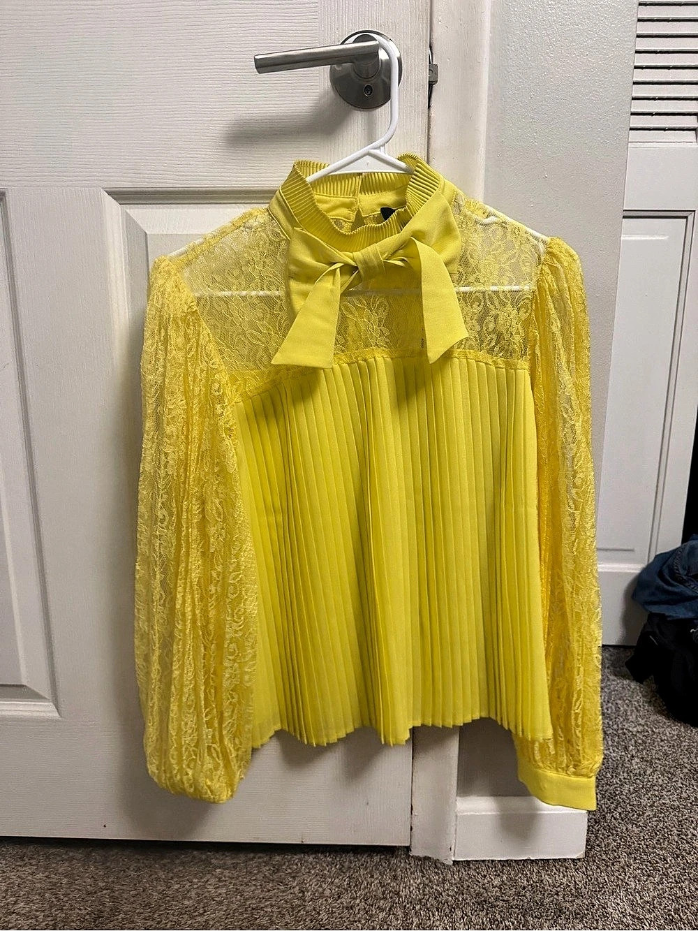 GRACIA Pleated Lace Sleeve Blouse in Yellow Size Small Like New